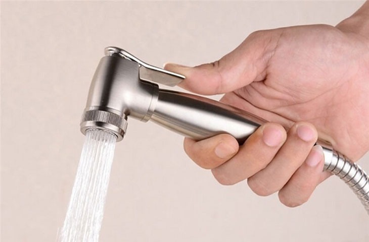 Cách sửa vòi xịt bồn cầu bị gãy đơn giản tại nhà